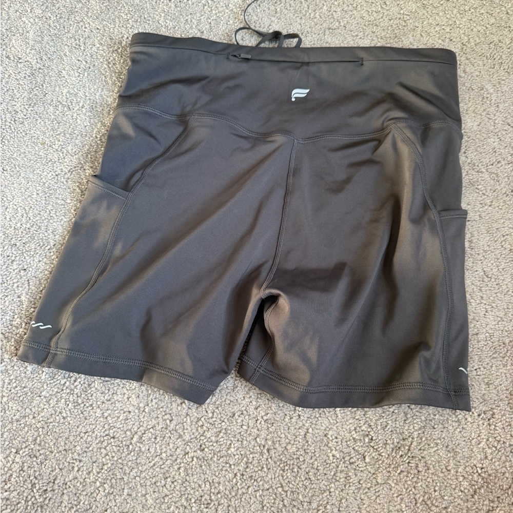 fabletics shorts - Picture 2 of 3
